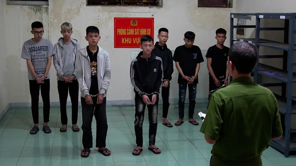 Bắt 7 nghi phạm d&ugrave;ng rựa ch&eacute;m người tử vong ở Quảng Ng&atilde;i- Ảnh 1.