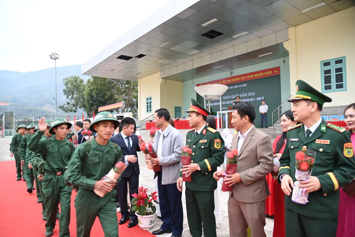Lai Ch&acirc;u rộn r&agrave;ng ng&agrave;y hội giao nhận qu&acirc;n năm 2026  - Ảnh 8.