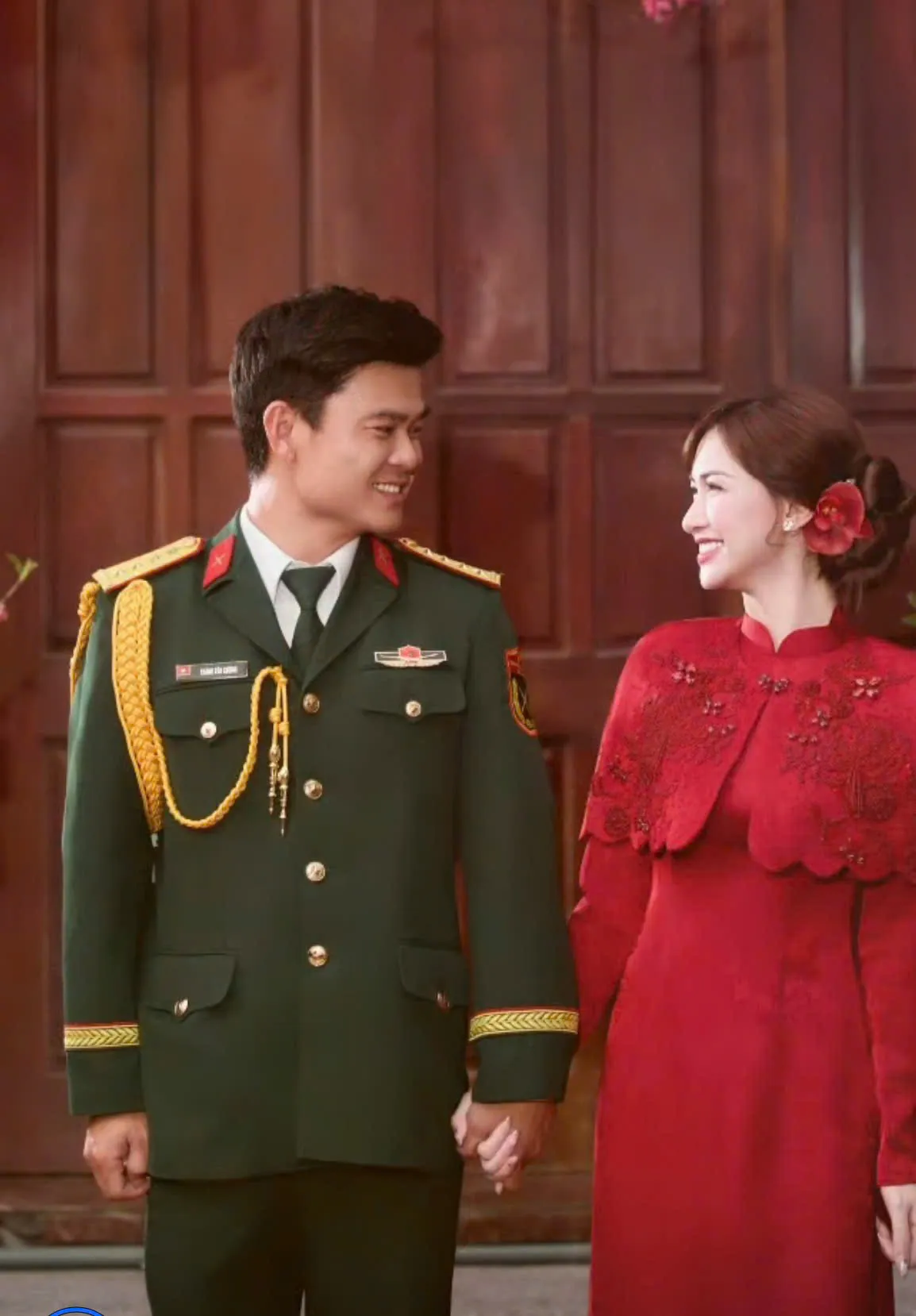 Điểm tin sao Việt: H&ograve;a Minzy khoe bạn trai qu&acirc;n nh&acirc;n - Ảnh 1.