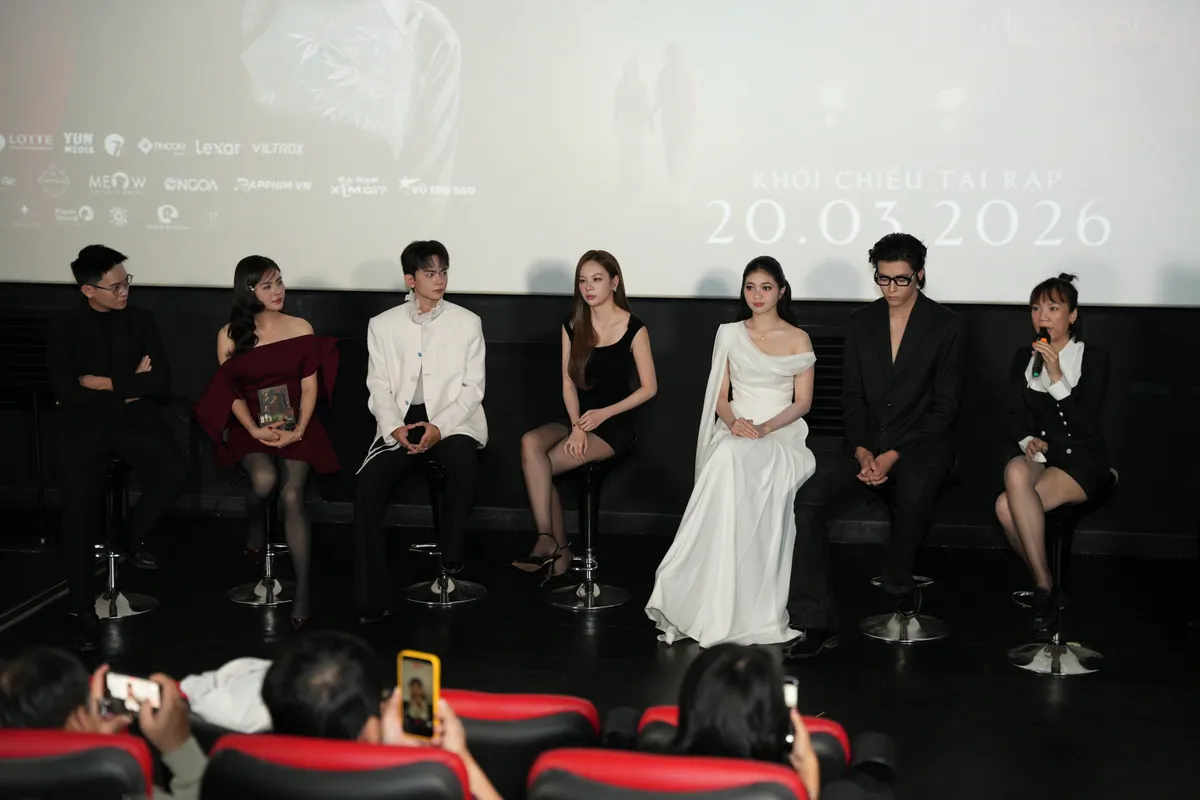 &Aacute;p lực của cặp đ&ocirc;i ch&iacute;nh phim 'Bus: Chuyến xe một chiều' - Ảnh 1.