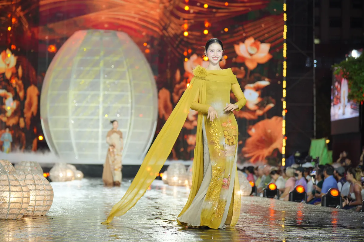 Đặc sắc chương tr&igrave;nh nghệ thuật với &aacute;o d&agrave;i tại Lễ hội &Aacute;o d&agrave;i TP Hồ Ch&iacute; Minh 2026- Ảnh 4.