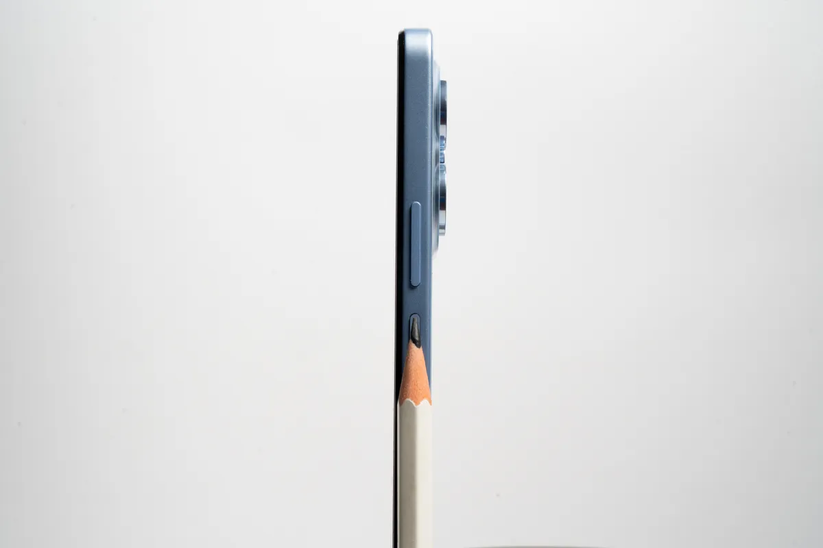 Lộ diện smartphone pin 7000mAh mỏng nhất ph&acirc;n kh&uacute;c - Ảnh 2.