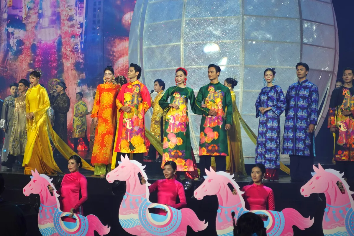 Khai mạc Lễ hội Áo dài TP Hồ Chí Minh 2026: Sức sống di sản trong kỷ nguyên mới - Ảnh 10.