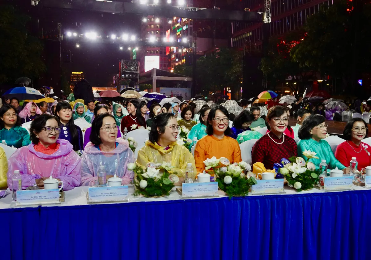 Khai mạc Lễ hội Áo dài TP Hồ Chí Minh 2026: Sức sống di sản trong kỷ nguyên mới - Ảnh 1.