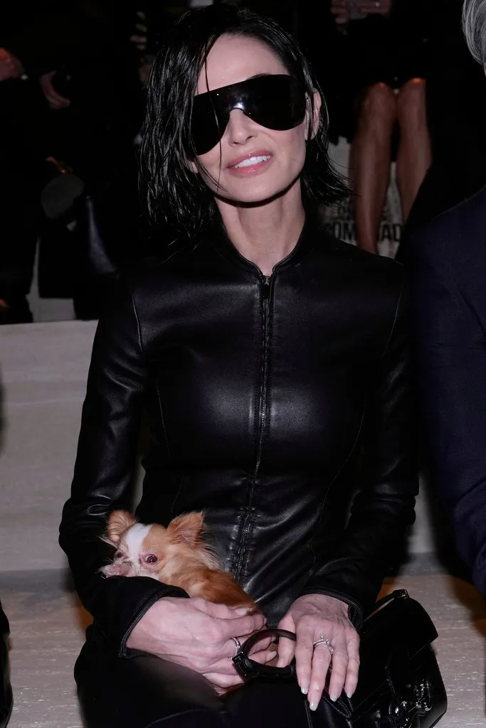 Demi Moore tiết lộ sự thật đằng sau kiểu t&oacute;c g&acirc;y sốt của m&igrave;nh- Ảnh 1.