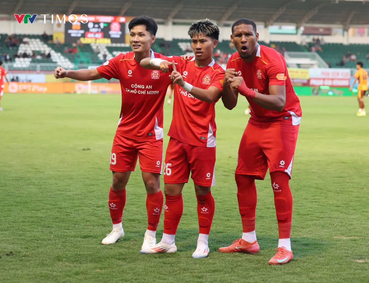 Chơi nỗ lực nhưng trắng tay, HAGL rơi xuống nh&oacute;m nguy cơ xuống hạng- Ảnh 2.
