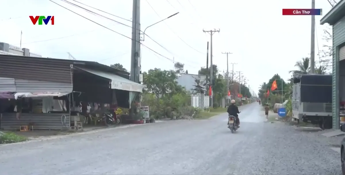 Bụi phủ khu dân cư do thi công đường - Ảnh 1.