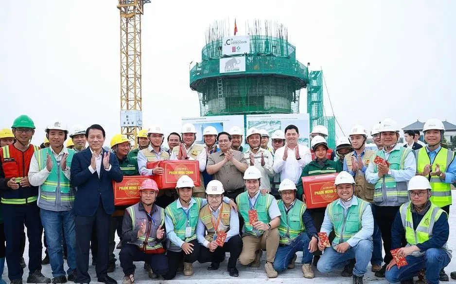 Thủ tướng Phạm Minh Ch&iacute;nh kiểm tra tiến độ x&acirc;y dựng Cảng h&agrave;ng kh&ocirc;ng quốc tế Gia B&igrave;nh- Ảnh 1.