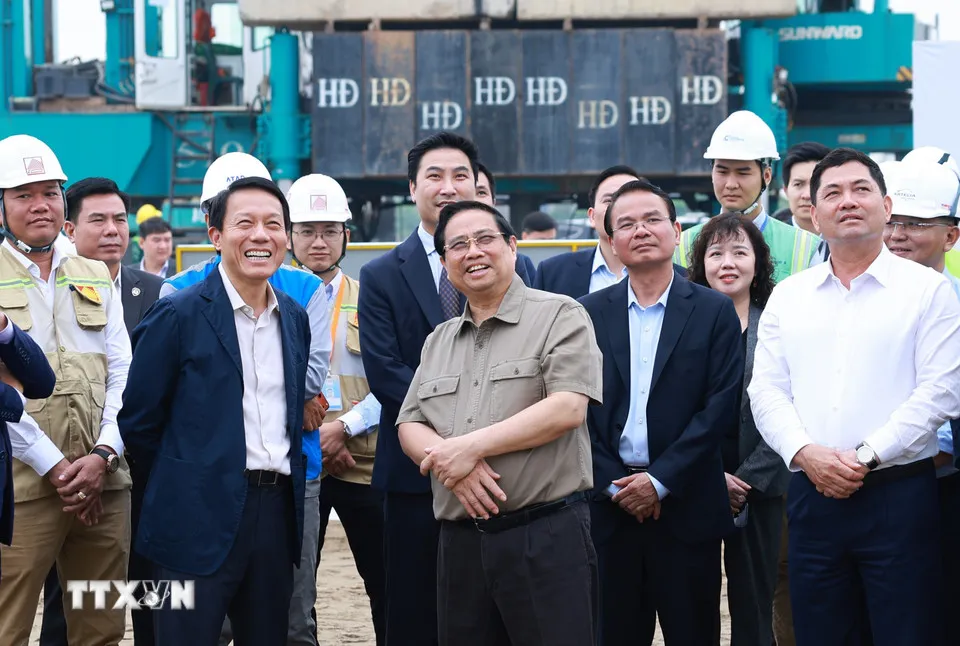 Thủ tướng Phạm Minh Ch&iacute;nh: Ph&aacute;t triển hệ sinh th&aacute;i s&acirc;n bay Gia B&igrave;nh th&ocirc;ng minh, văn minh, hiện đại - Ảnh 2.