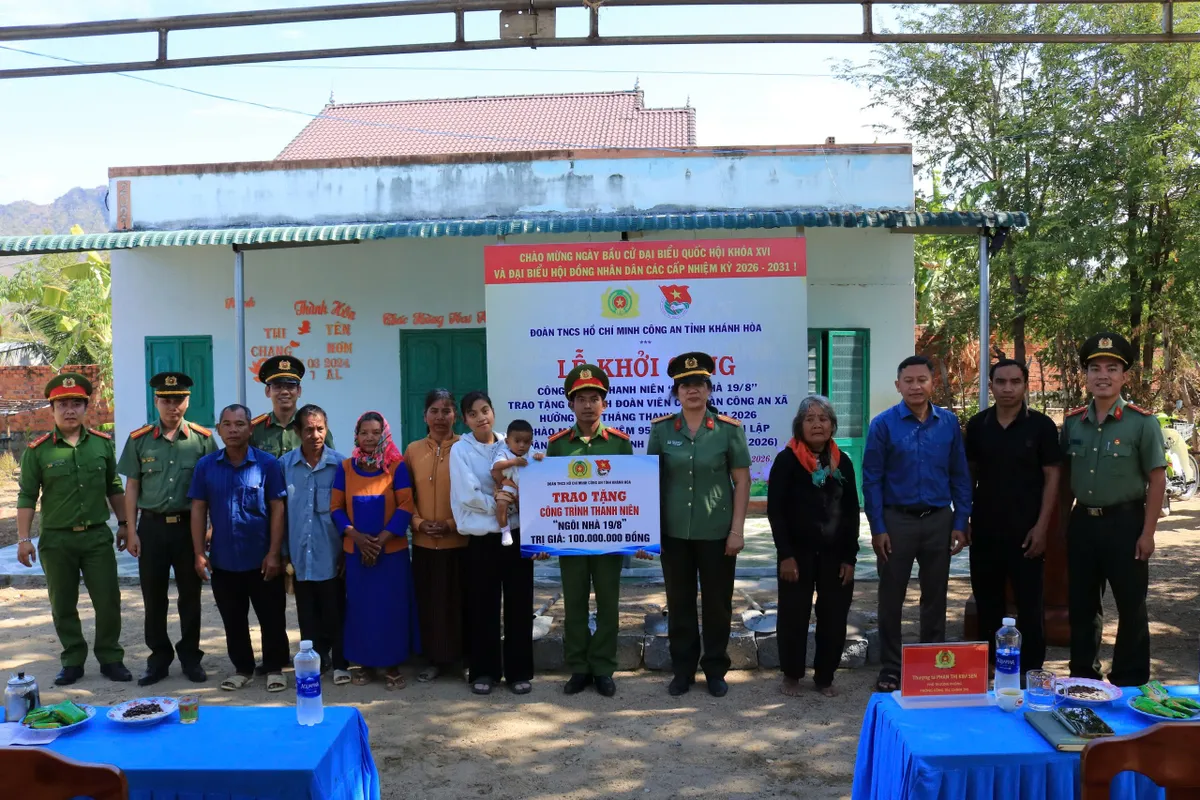 “Ngôi nhà 19/8” - công trình nghĩa tình của tuổi trẻ Công an Khánh Hòa- Ảnh 1. “Ngôi nhà 19/8” - công trình nghĩa tình của tuổi trẻ Công an Khánh Hòa- Ảnh 1.