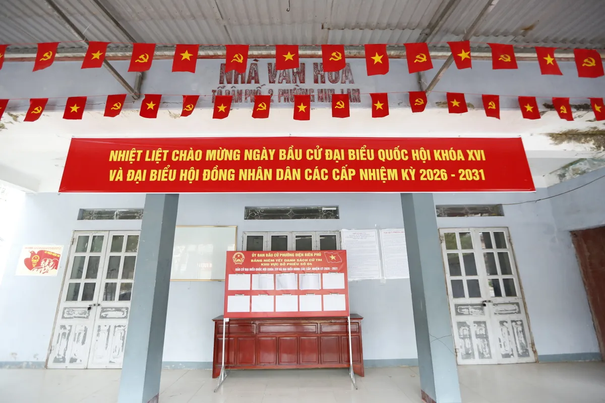 Điện Bi&ecirc;n rực rỡ cờ hoa ch&agrave;o mừng "Ng&agrave;y hội non s&ocirc;ng" - Ảnh 9.