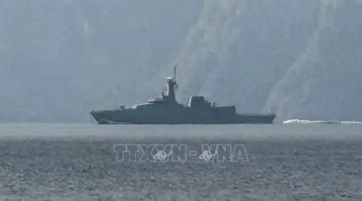 Iran bác thông tin đóng eo biển Hormuz - Ảnh 1.