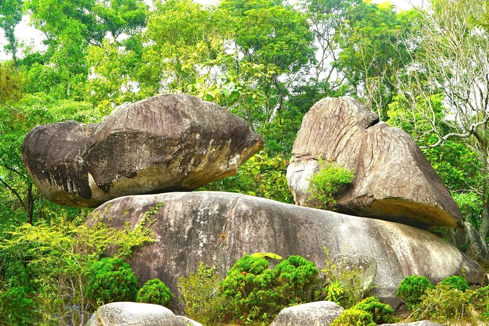 H&ograve;n Trống M&aacute;i &ndash; biểu tượng t&igrave;nh y&ecirc;u giữa biển trời Sầm Sơn- Ảnh 1.