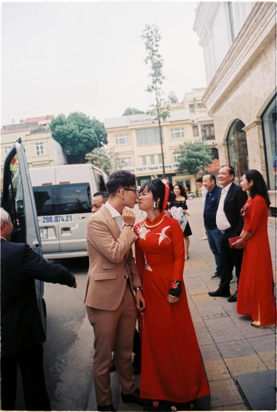 Ca sĩ Ho&agrave;ng Dũng bất ngờ c&ocirc;ng bố kết h&ocirc;n đ&uacute;ng ng&agrave;y 8/3: "Kh&ocirc;ng giấu, m&agrave; l&agrave; chọn l&uacute;c để kể" - Ảnh 1.