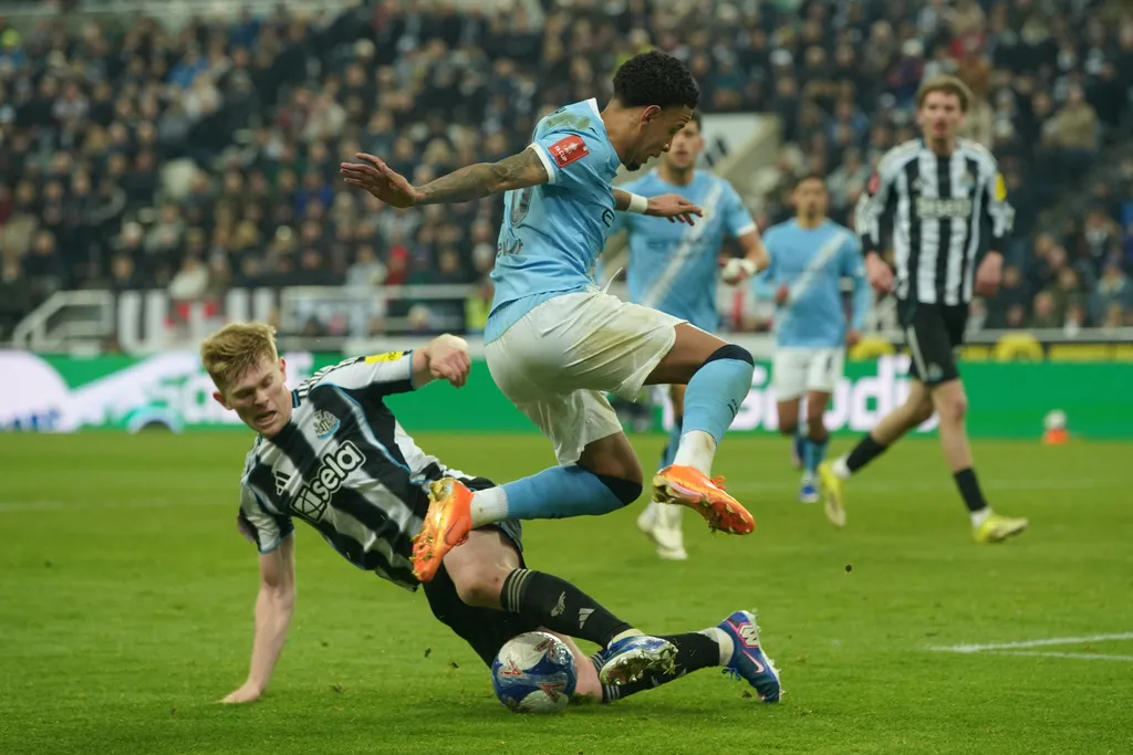 Man City lội ngược dòng trước Newcastle, tiếp tục nuôi mộng ăn bốn- Ảnh 1.