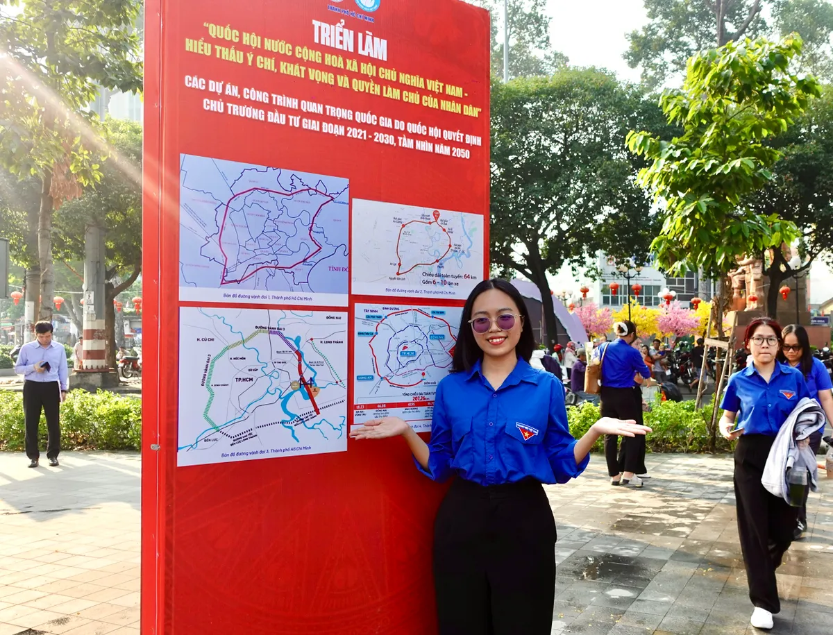 Cử tri trẻ TP Hồ Ch&iacute; Minh trao niềm tin, gửi kỳ vọng v&agrave;o c&aacute;c đại biểu Quốc hội - Ảnh 9.