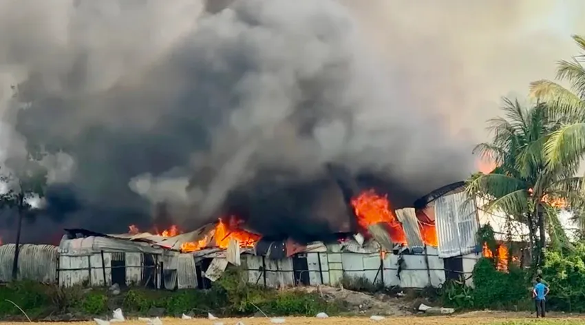 Ch&aacute;y dữ dội xưởng sản xuất nệm m&uacute;t 1.000m&sup2; ở Đồng Nai - Ảnh 2.