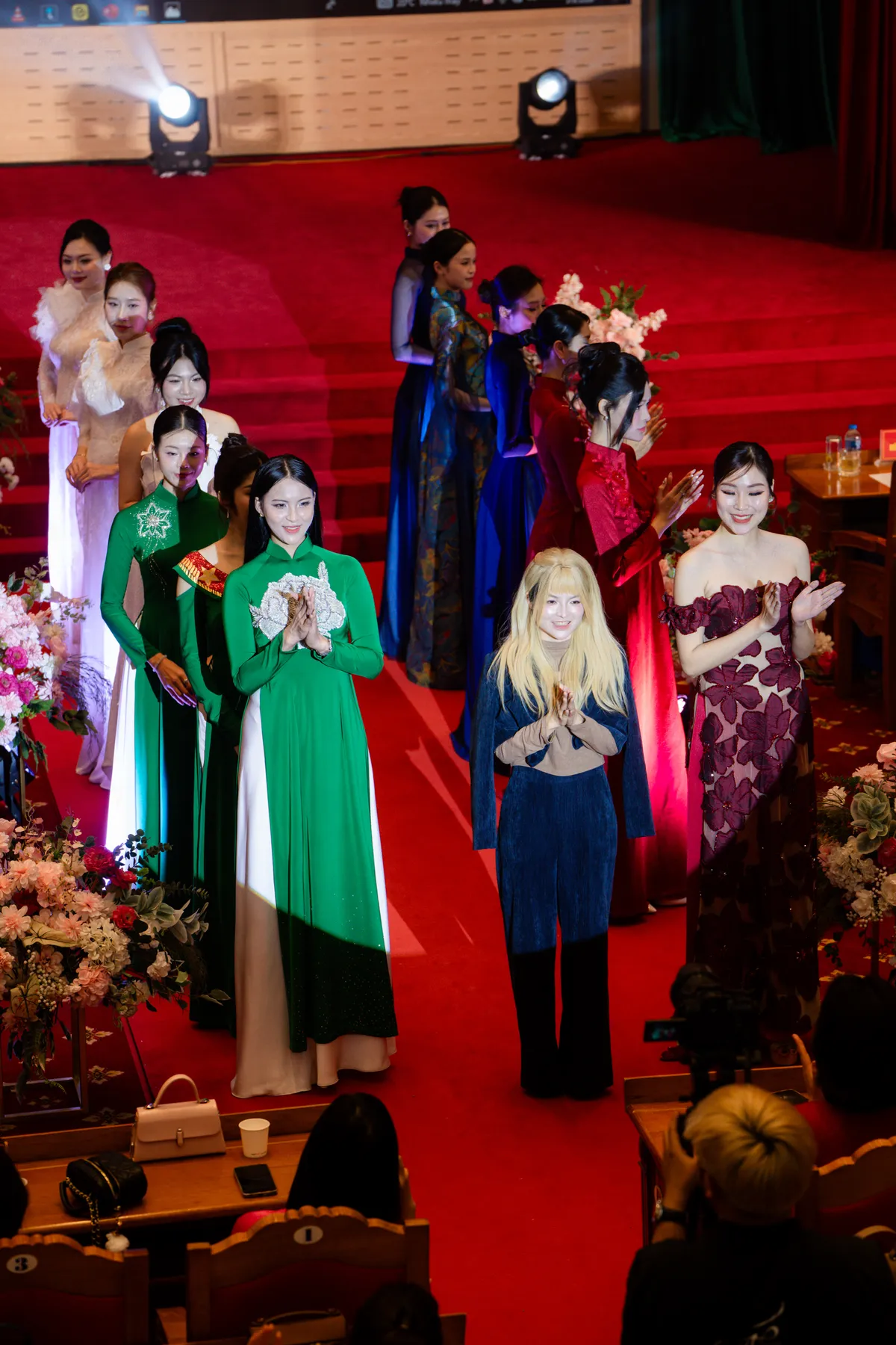 Tôn vinh vẻ đẹp nữ Công an qua bộ sưu tập áo dài dịp 8/3 - Ảnh 5.