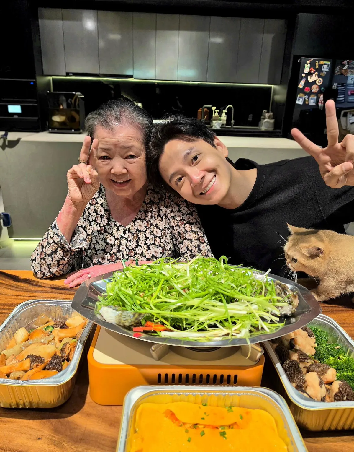 Điểm tin sao Việt: Á hậu Trương Thị May công khai con gái - Ảnh 3.