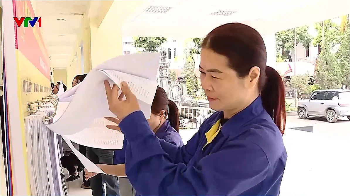 Ch&uacute; trọng tuy&ecirc;n truyền về bầu cử cho c&ocirc;ng nh&acirc;n - Ảnh 1.