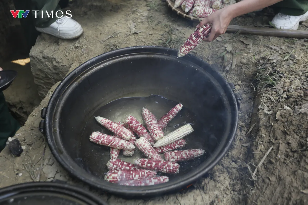 Trải nghiệm Bếp Ho&agrave;ng Cầm giữa l&ograve;ng Điện Bi&ecirc;n &ndash; Khi lịch sử bừng l&ecirc;n từ ngọn lửa giản dị - Ảnh 8.