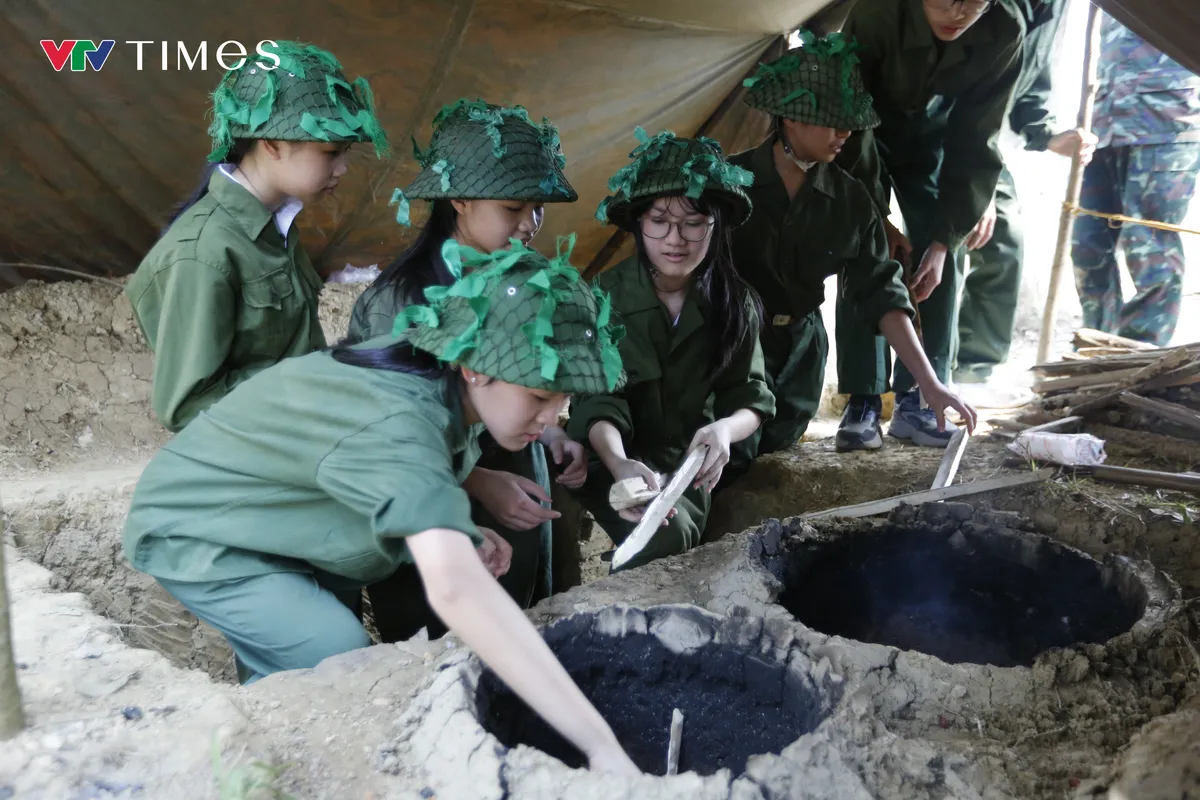 Trải nghiệm Bếp Ho&agrave;ng Cầm giữa l&ograve;ng Điện Bi&ecirc;n &ndash; Khi lịch sử bừng l&ecirc;n từ ngọn lửa giản dị - Ảnh 2.