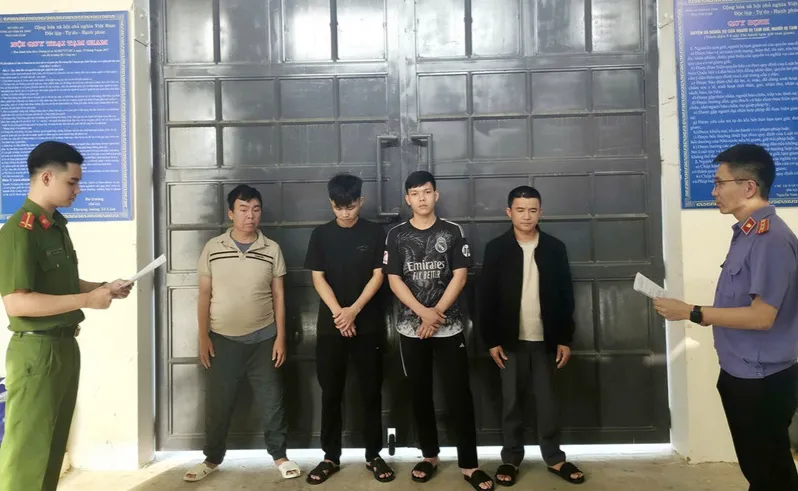 Khởi tố 8 đối tượng ở H&agrave; Tĩnh v&igrave; đ&aacute;nh bạc v&agrave; h&agrave;nh hung, cướp lại tiền- Ảnh 1.