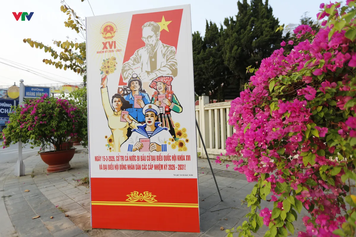 Điện Bi&ecirc;n rực rỡ cờ hoa ch&agrave;o mừng "Ng&agrave;y hội non s&ocirc;ng" - Ảnh 5.