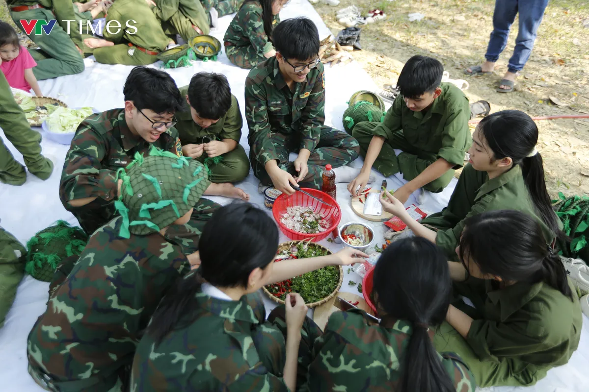 Trải nghiệm Bếp Ho&agrave;ng Cầm giữa l&ograve;ng Điện Bi&ecirc;n &ndash; Khi lịch sử bừng l&ecirc;n từ ngọn lửa giản dị - Ảnh 10.