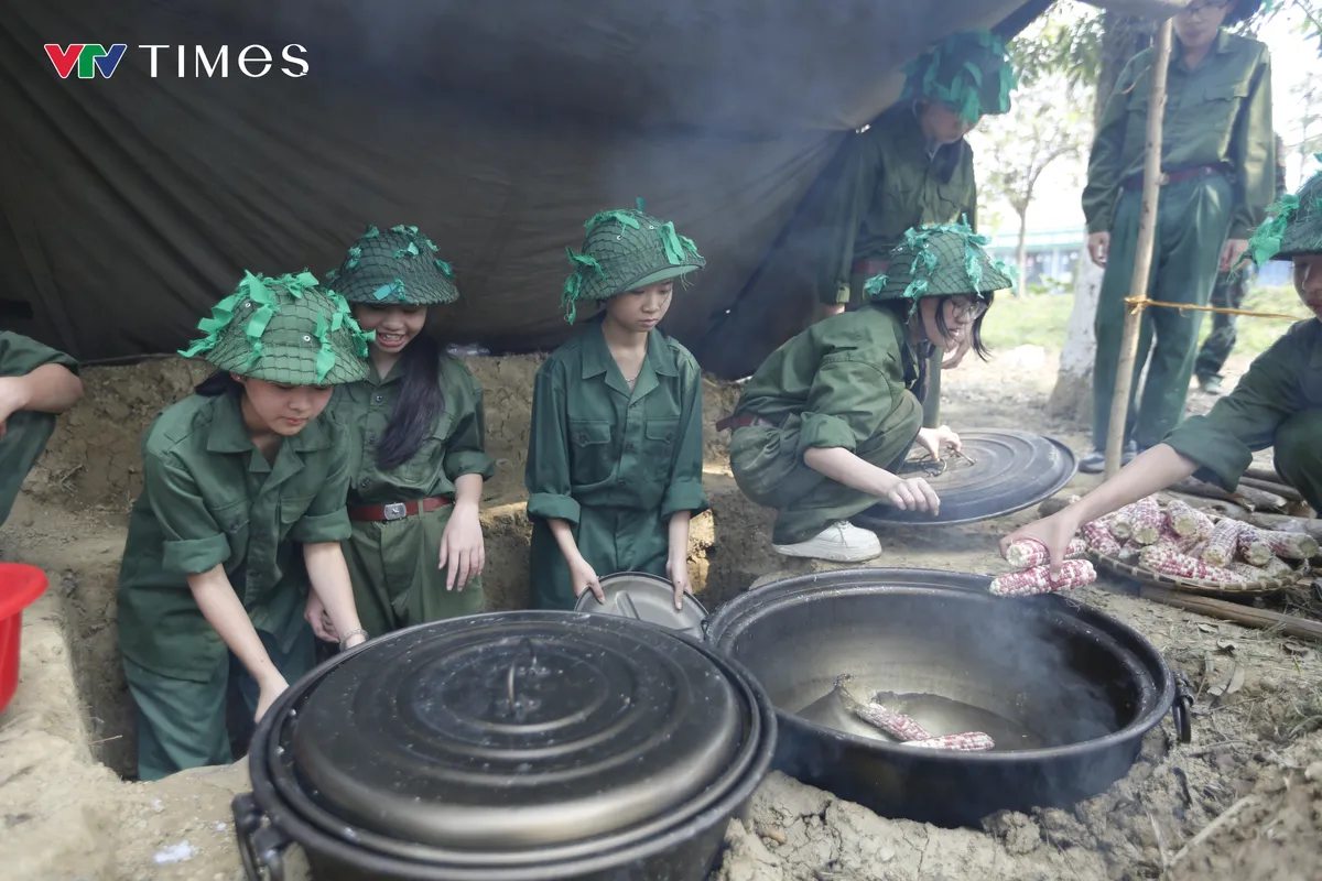 Trải nghiệm Bếp Ho&agrave;ng Cầm giữa l&ograve;ng Điện Bi&ecirc;n &ndash; Khi lịch sử bừng l&ecirc;n từ ngọn lửa giản dị - Ảnh 3.