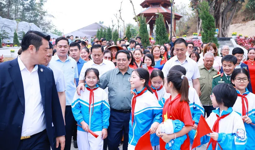 Thủ tướng Phạm Minh Ch&iacute;nh dự kh&aacute;nh th&agrave;nh t&ocirc;n tạo di t&iacute;ch đề kh&aacute;ng Him Lam - Ảnh 2.