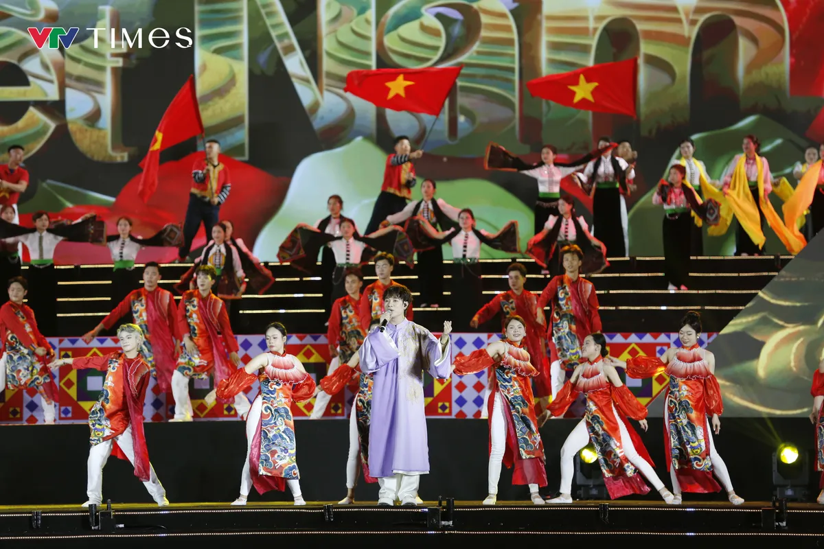 Thủ tướng Phạm Minh Ch&iacute;nh dự khai mạc Lễ hội Hoa Ban Điện Bi&ecirc;n năm 2026  - Ảnh 9.