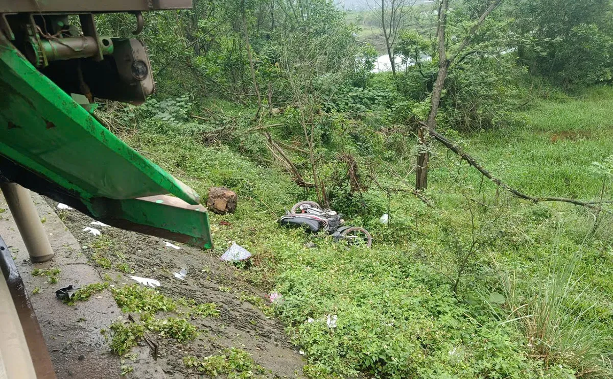 Xe m&aacute;y va chạm xe đầu k&eacute;o, 2 người phụ nữ thiệt mạng- Ảnh 3.