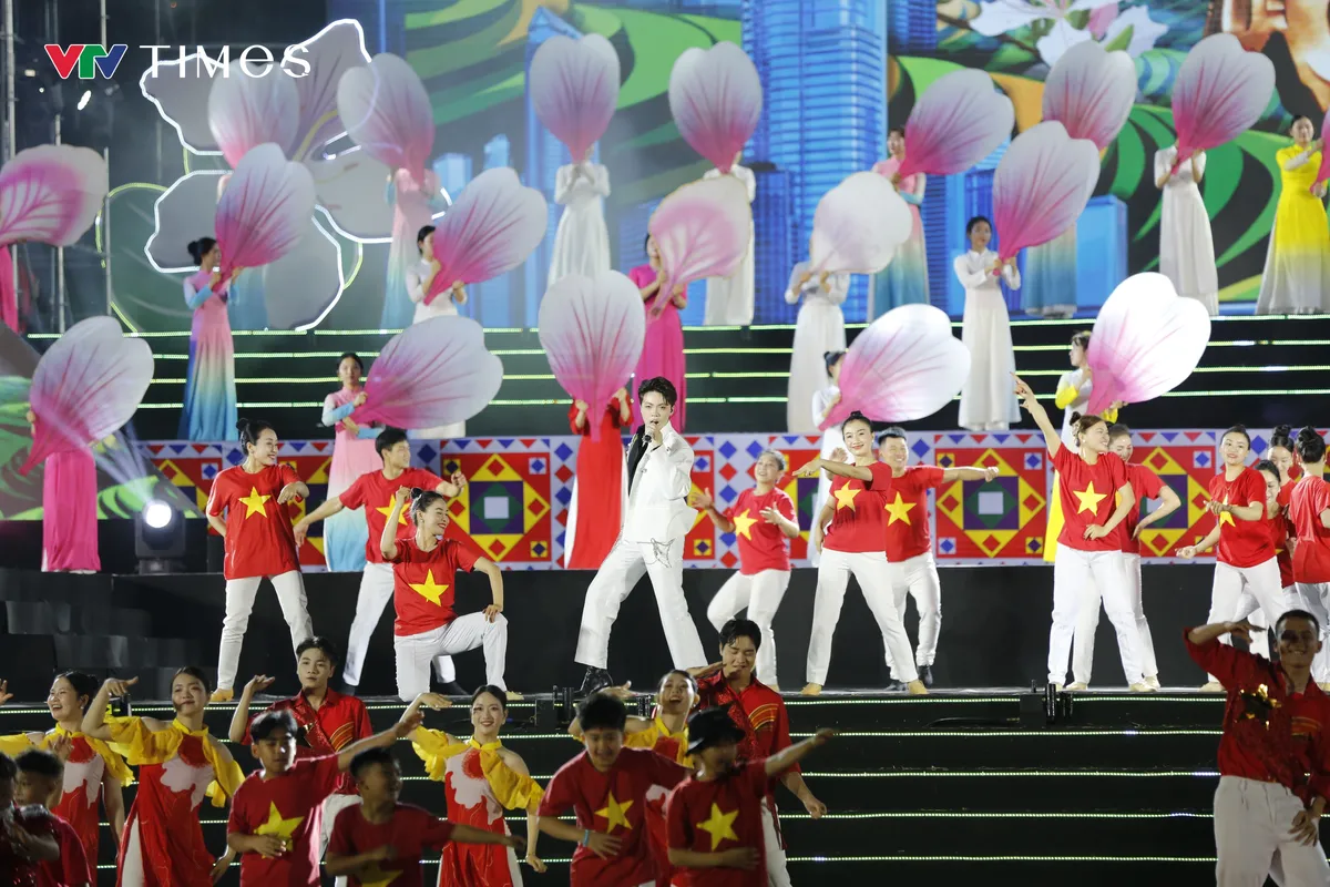 Thủ tướng Phạm Minh Ch&iacute;nh dự khai mạc Lễ hội Hoa Ban Điện Bi&ecirc;n năm 2026  - Ảnh 12.