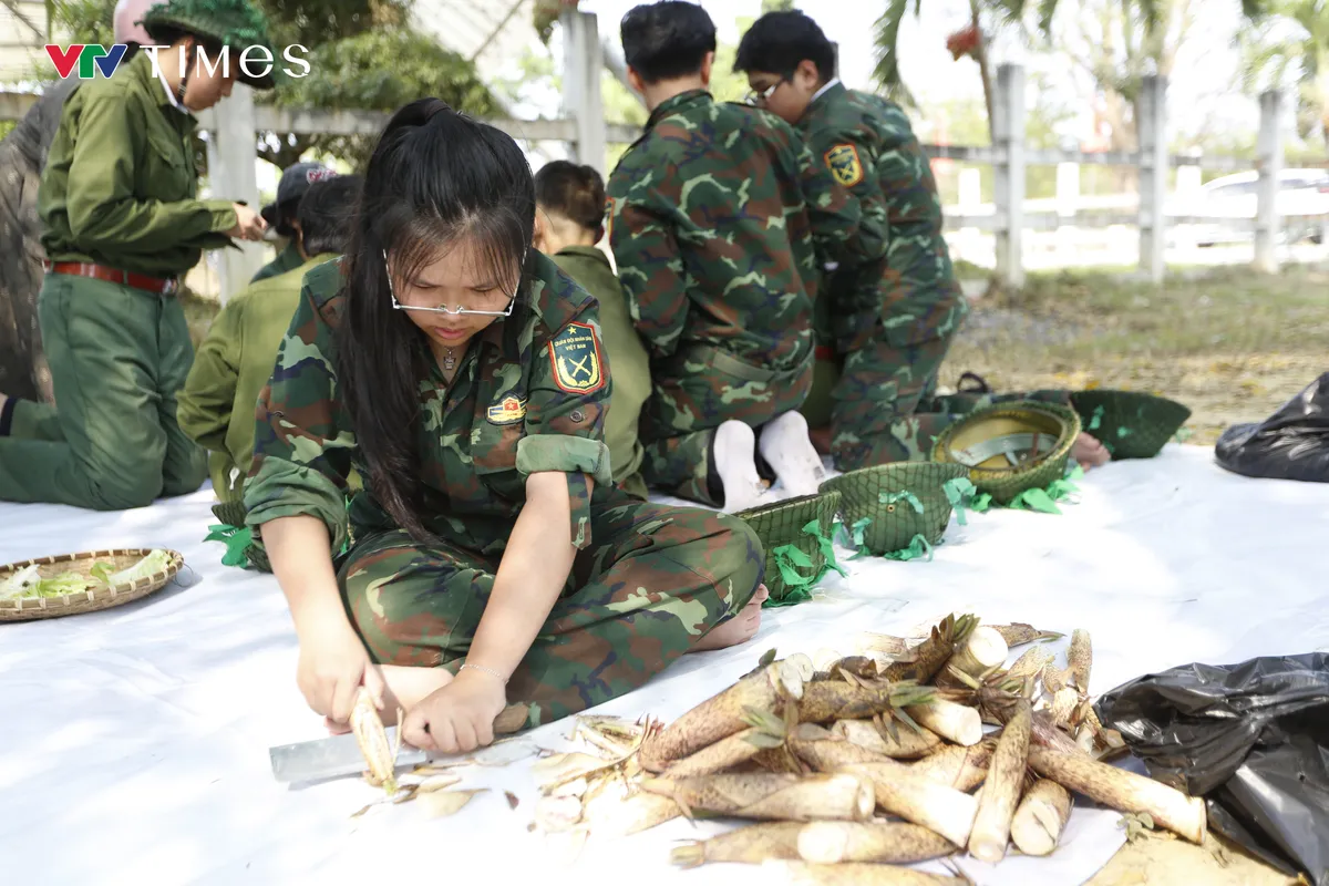 Trải nghiệm Bếp Ho&agrave;ng Cầm giữa l&ograve;ng Điện Bi&ecirc;n &ndash; Khi lịch sử bừng l&ecirc;n từ ngọn lửa giản dị - Ảnh 9.