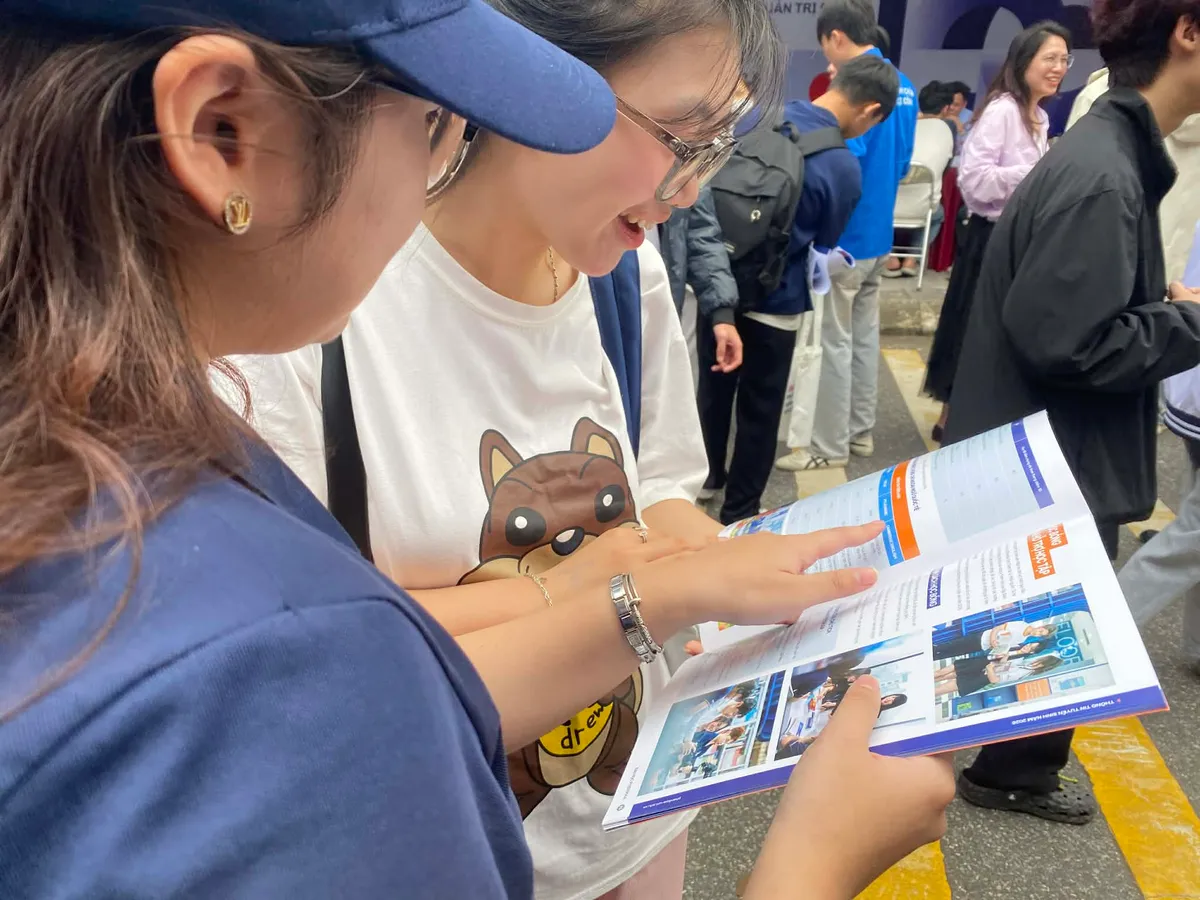 H&agrave;ng ngh&igrave;n học sinh 2K8 t&igrave;m hiểu ng&agrave;nh học tại Ng&agrave;y hội tư vấn tuyển sinh 2026 - Ảnh 15.