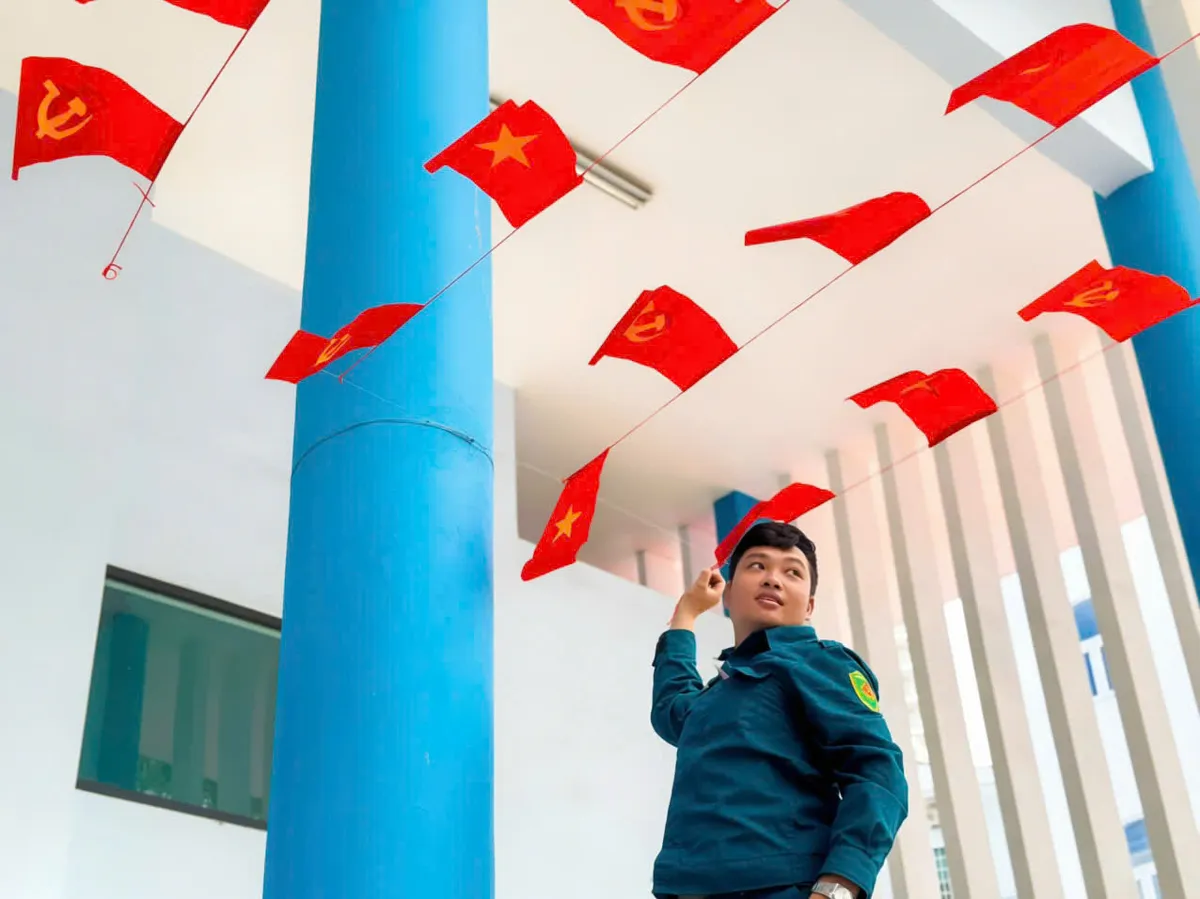 Kh&aacute;nh H&ograve;a rực rỡ cờ hoa hướng về ng&agrave;y bầu cử 15/3 - Ảnh 5.