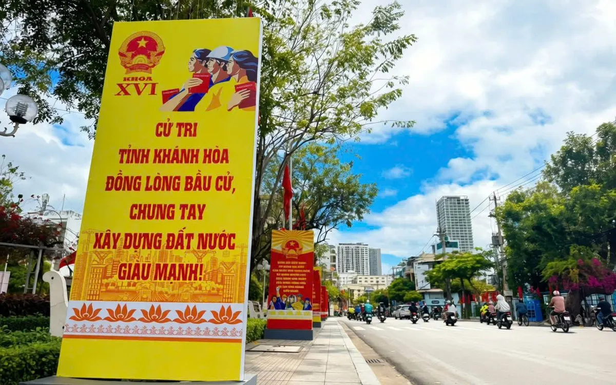Khánh Hòa rực rỡ cờ hoa hướng về ngày bầu cử.