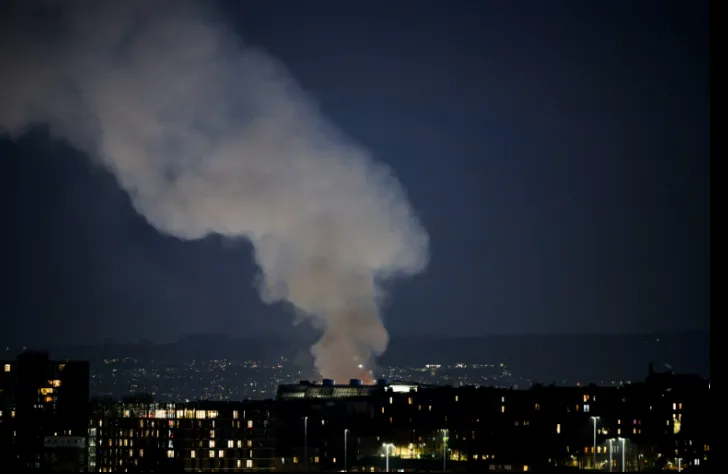 Ch&aacute;y gần ga trung t&acirc;m Glasgow (Scotland) g&acirc;y gi&aacute;n đoạn, h&agrave;ng trăm h&agrave;nh kh&aacute;ch bị mắc kẹt  - Ảnh 3.