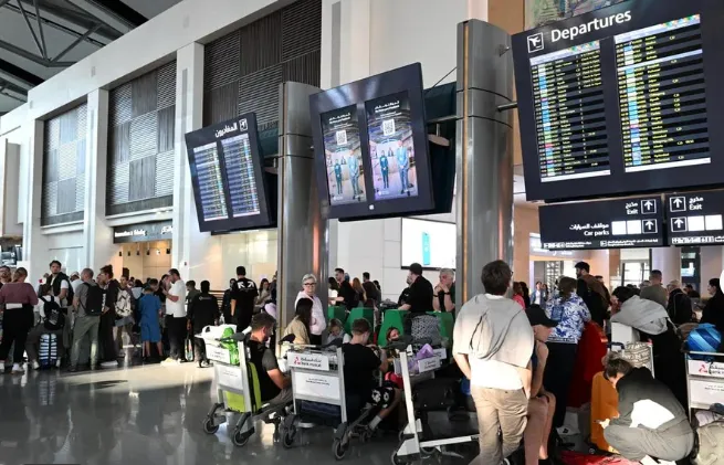 Qatar Airways nối lại c&aacute;c chuyến bay hạn chế đến v&agrave; đi từ Doha (Qatar)- Ảnh 1.