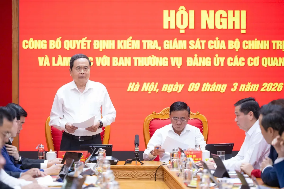C&ocirc;ng bố quyết định kiểm tra, gi&aacute;m s&aacute;t của Bộ Ch&iacute;nh trị, Ban B&iacute; thư đối với Đảng ủy c&aacute;c cơ quan Đảng Trung ương- Ảnh 1.