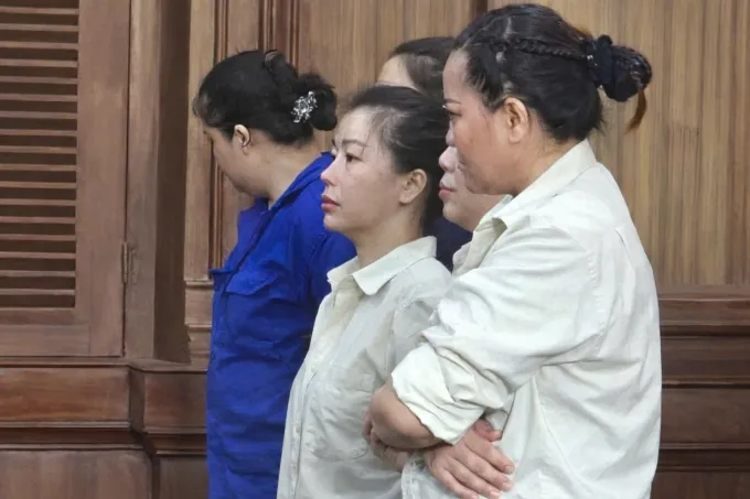 Chủ tiệm vàng Đức Long bị phạt 3 tỷ đồng trong vụ vận chuyển hơn 2.000 tỷ đồng qua biên giới- Ảnh 1. Chủ tiệm vàng Đức Long bị phạt 3 tỷ đồng trong vụ vận chuyển hơn 2.000 tỷ đồng qua biên giới- Ảnh 1.