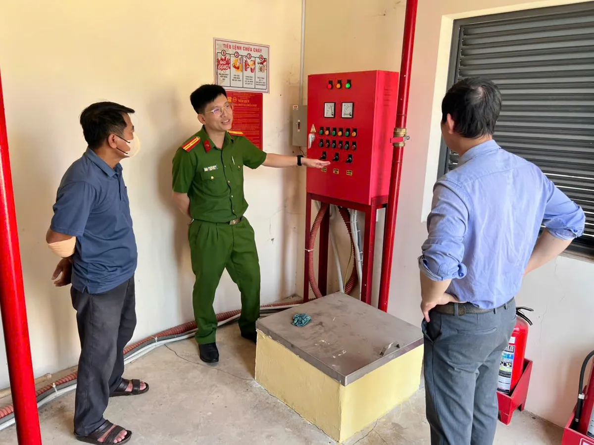 Chủ động bảo đảm an to&agrave;n PCCC tại c&aacute;c điểm tiếp x&uacute;c cử tri v&agrave; bầu cử - Ảnh 3.