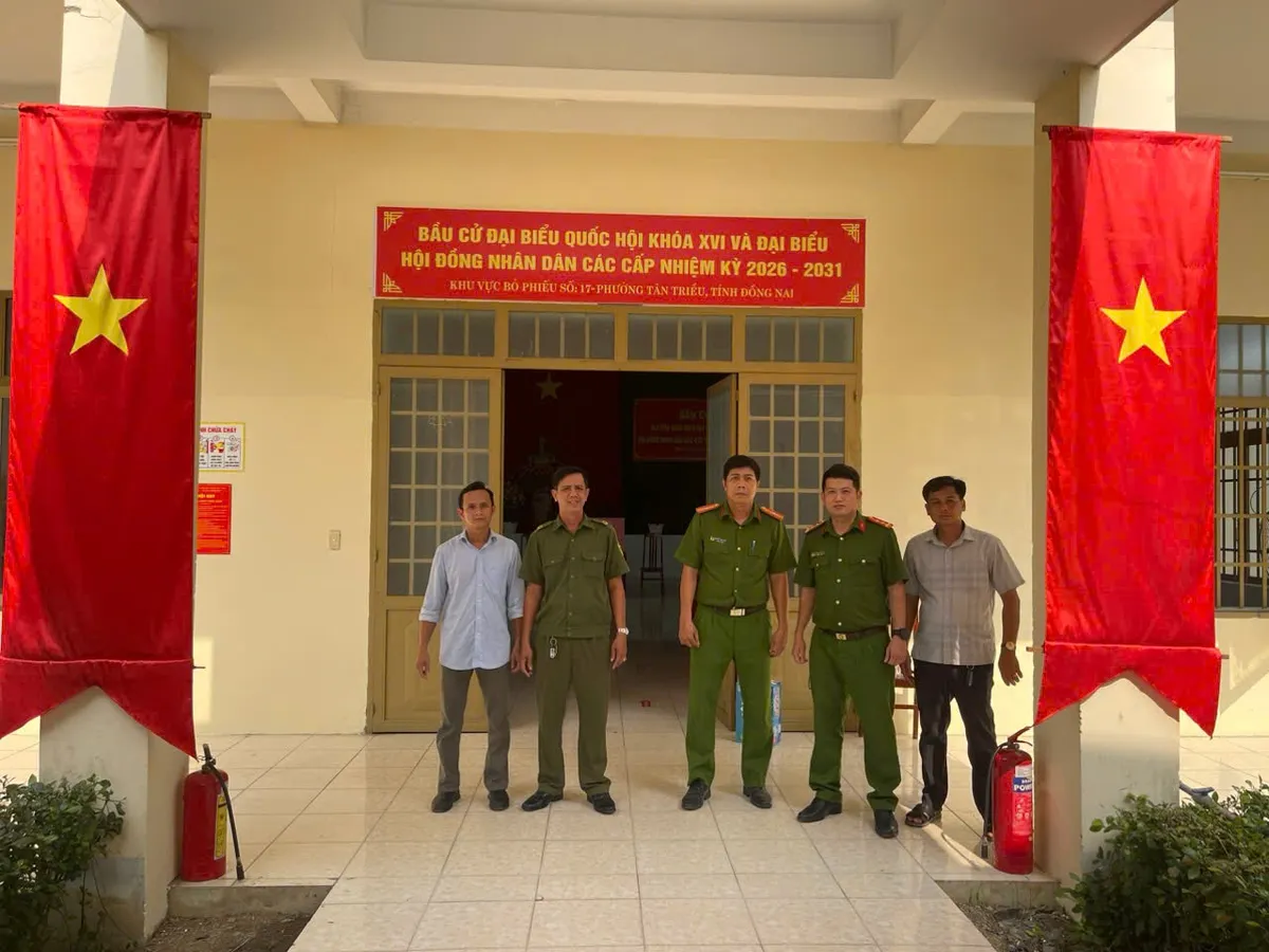 Chủ động bảo đảm an to&agrave;n PCCC tại c&aacute;c điểm tiếp x&uacute;c cử tri v&agrave; bầu cử - Ảnh 2.