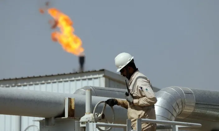 Gi&aacute; dầu tăng sốc, nhiều nước gấp r&uacute;t t&igrave;m nguồn cung mới  - Ảnh 1.