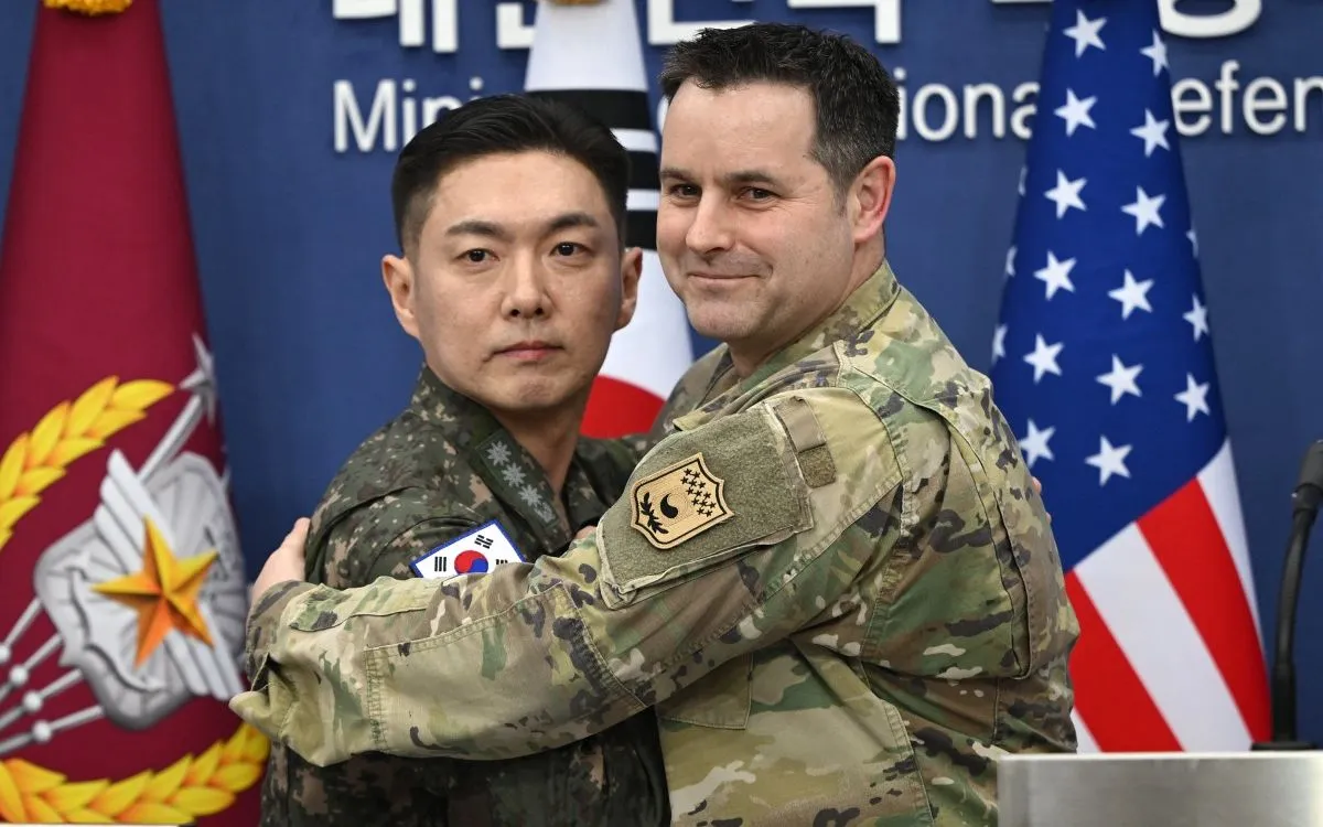 Đại diện quân đội của Hàn Quốc và Mỹ trong buổi họp báo về cuộc tập trận quân sự Lá chắn Tự do tại Seoul, ngày 25/2/2026 (Ảnh: AFP)