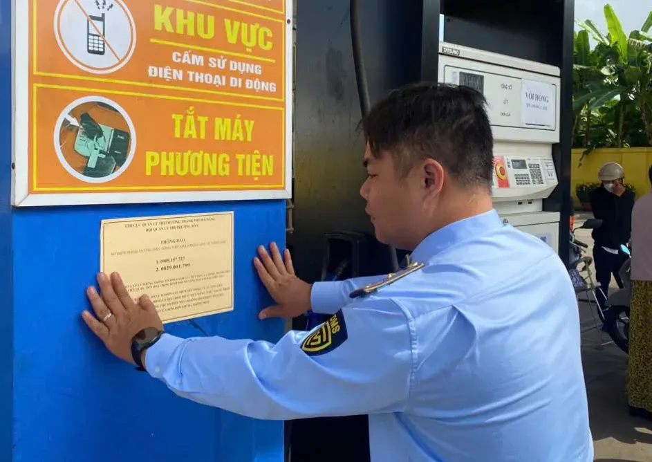 Đ&agrave; Nẵng c&ocirc;ng khai đường d&acirc;y n&oacute;ng tại tất cả cửa h&agrave;ng xăng dầu để gi&aacute;m s&aacute;t nguồn cung- Ảnh 1.