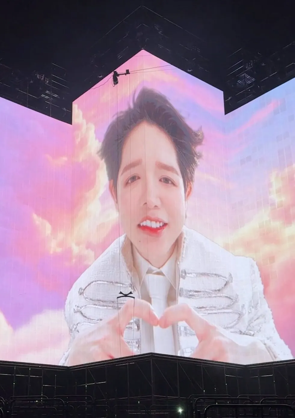 Điểm tin sao Việt: Hôn nhân 6 năm của Hoàng Dũng gây chú ý - Ảnh 3.