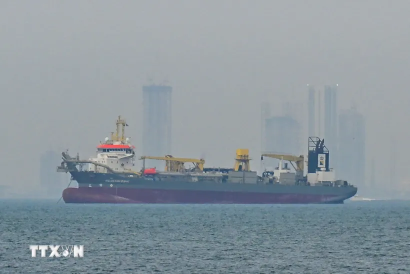 Xung đột Iran ảnh hưởng nghi&ecirc;m trọng đến tuyến vận tải qua eo biển Hormuz- Ảnh 2.