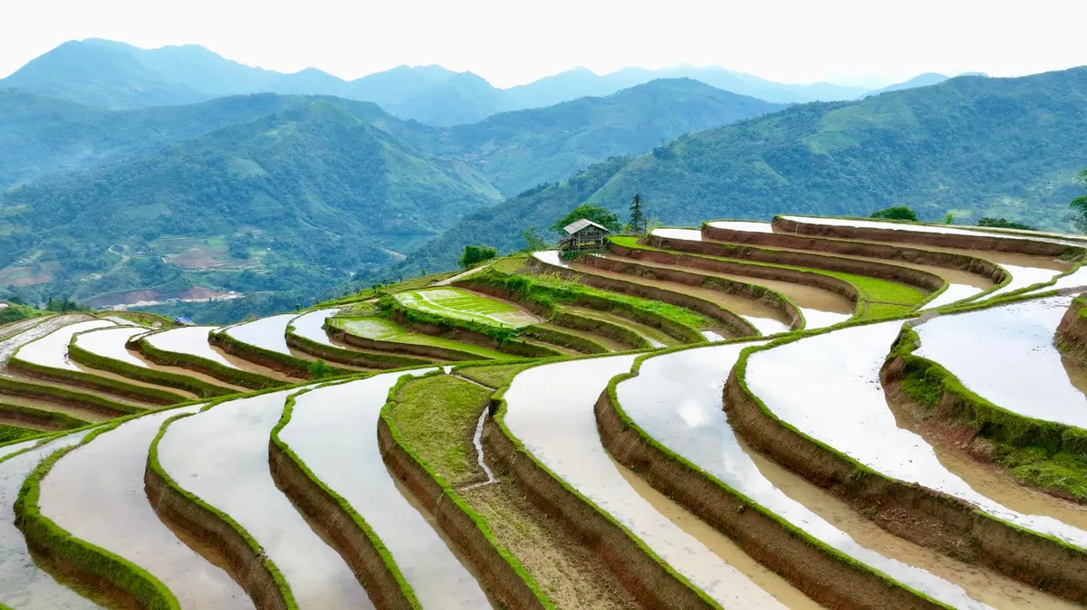 M&ugrave;a nước đổ Th&ocirc;ng Nguy&ecirc;n: Những tấm gương trời giữa l&ograve;ng di sản- Ảnh 2.